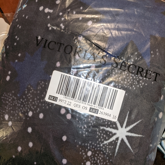 NEW! VS Celestial Print Blanket - Picture 5 of 6